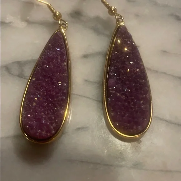 Kinsley Armelle Gold & Purple Royal Quartz Druzy Dangle Earrings, signed - Picture 2 of 8